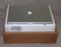 Venda Brand New Apple MacBook Pro - Core i7 2 GHz - 15.4? - 4 GB Ram